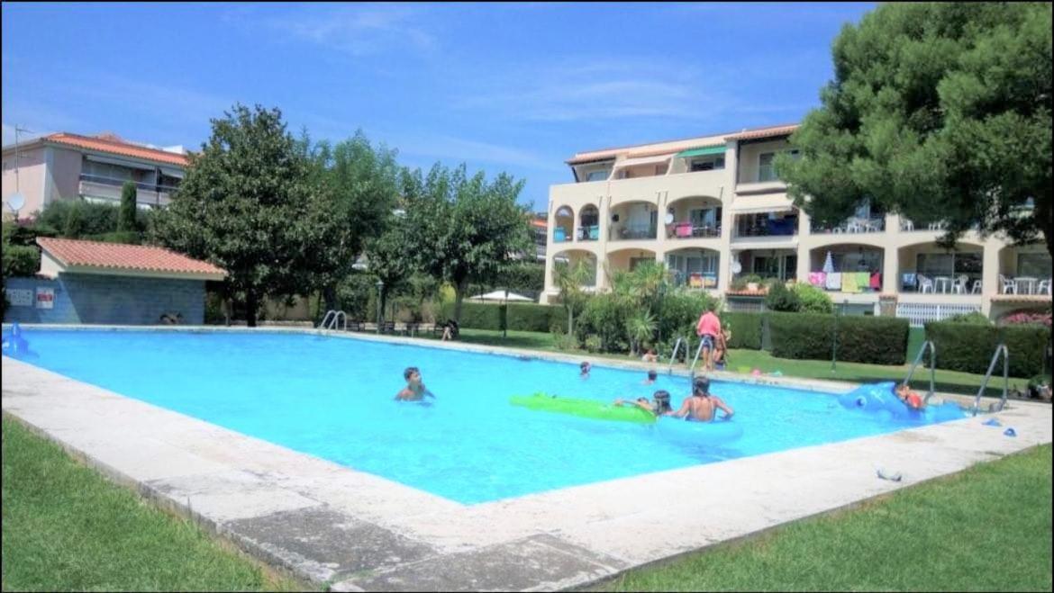 Apartamento En Platja Sant Pol S'Agaro Con Pisicina Y Jardin サン・フェリウ・ダ・ギショルス エクステリア 写真